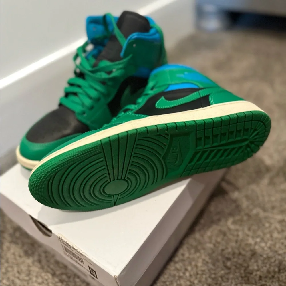 Jordan High-Top Sneakers in Green and Black - Picture 5 of 6